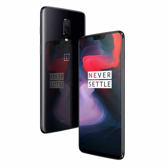 OnePlus 6 en su parte frontal y trasera