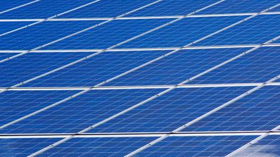 móvil de Xiaomi con placa solar