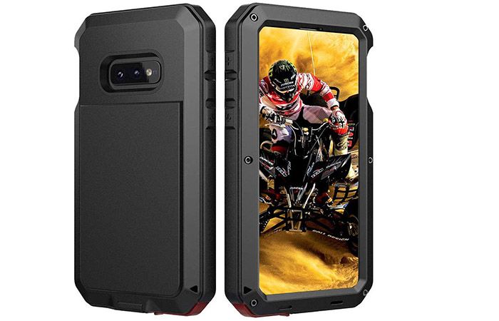 Frontal y y trasera del Galaxy S10e con funda robusta