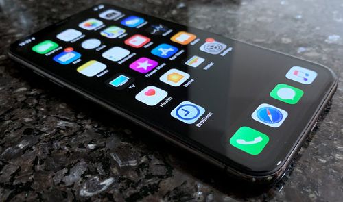 iOS 13 con modo oscuro