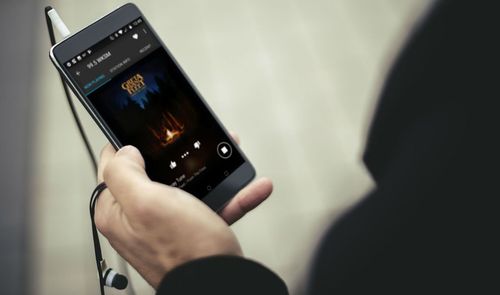 Móvil ejecutando la radio FM
