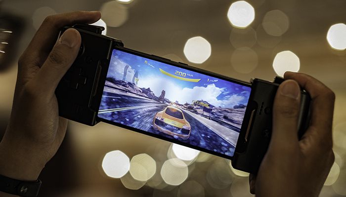 jugando en un móvil Asus Rog