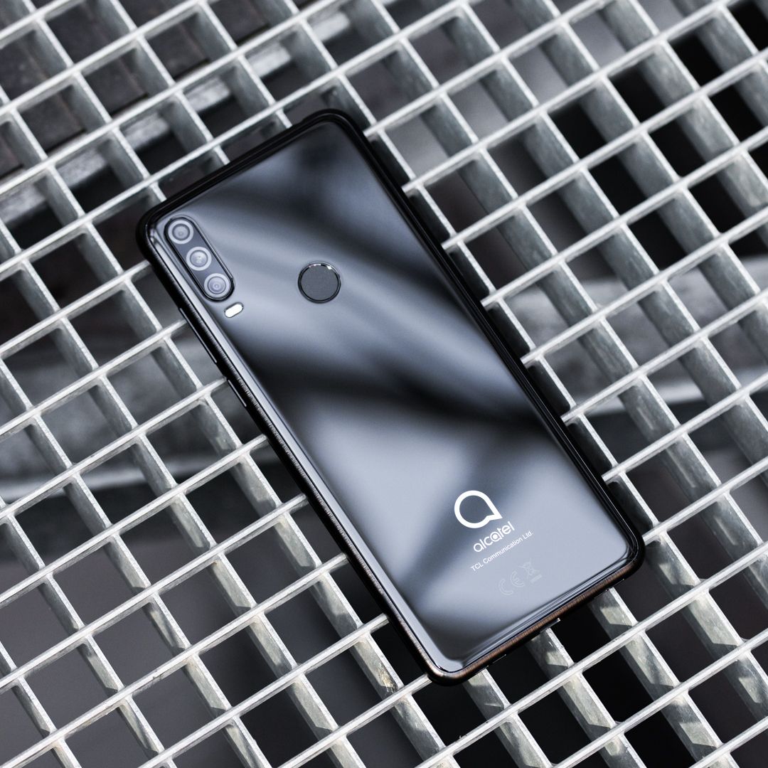 Imagen trasera del Alcatel 3X 2019