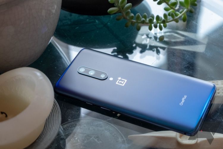 OnePlus 7 Pro en la mesa