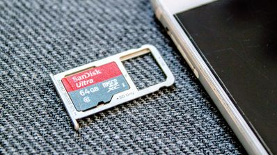 tarjeta micro sd en su ranura del móvil
