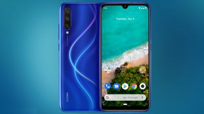 Xiaomi Mi A3 sobre fondo azul