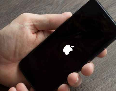 Tu iPhone está bloqueado en el logo de Apple? Prueba estas soluciones