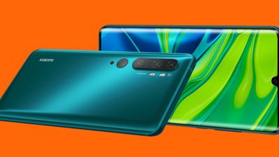 Xiaomi Mi Note 10 sobre fondo naranja