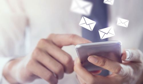 sms movil en mano