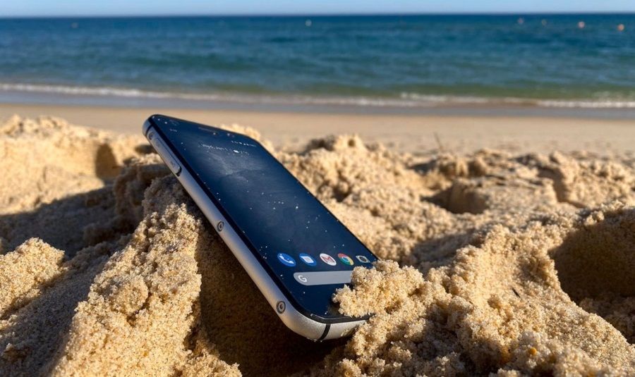 Cat-S52 en la playa