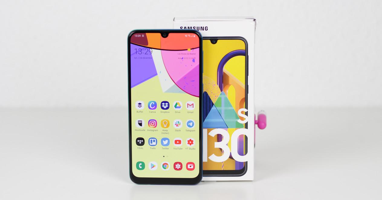 Teléfono Samsung Galaxy M30s con caja