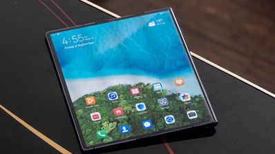Huawei Mate X en mesa