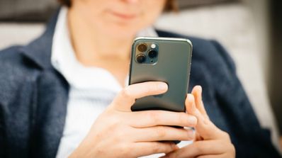 iphone 11 pro en mano