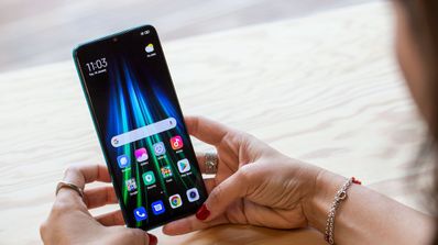 redmi note 8 en mano