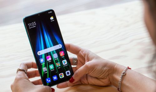 redmi note 8 en mano