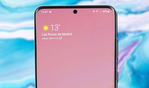 Pantalla del Smasung Galaxy S20+ con fondo azul