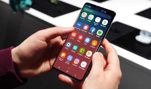 S10 en mano