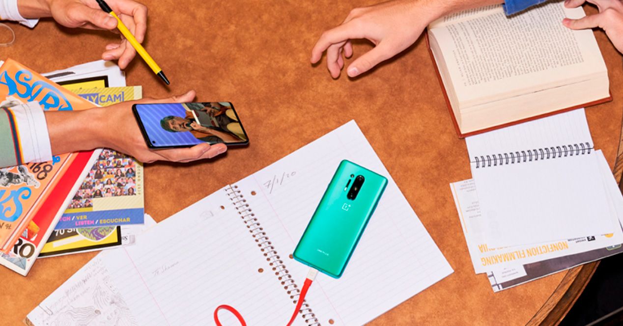 oneplus 8 verde mano