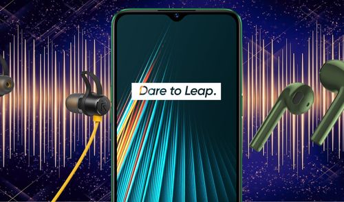 movil realme y dos auriculares