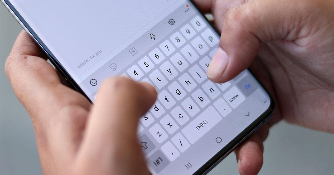 Persuasivo tonto esclavo Cómo cambiar el teclado de móviles Samsung Galaxy