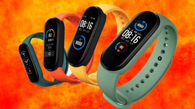 xiaomi mi band 5 y fondo naranja