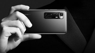 xiaomi mi 10 ultra en las manos