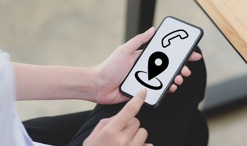 teléfono movil mano mapa ubicación