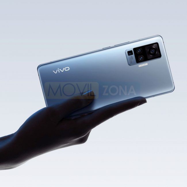 Vivo X51 en mano