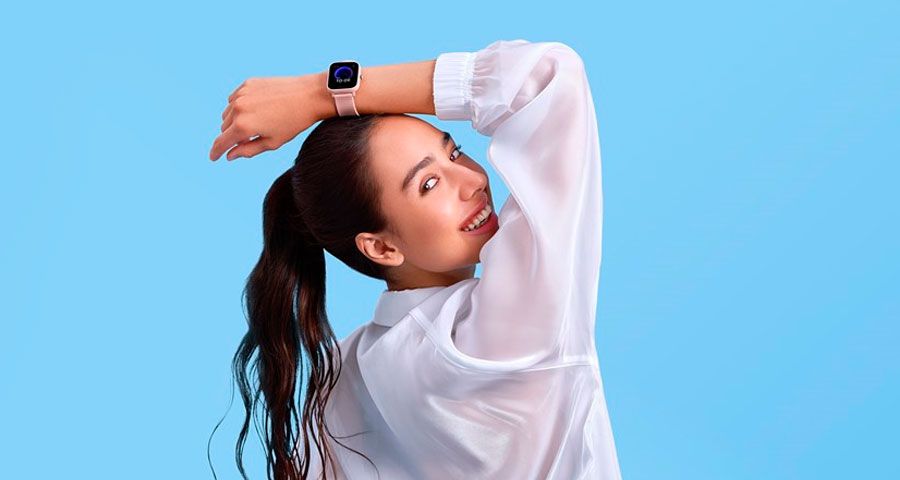 amazfit pop mano persona
