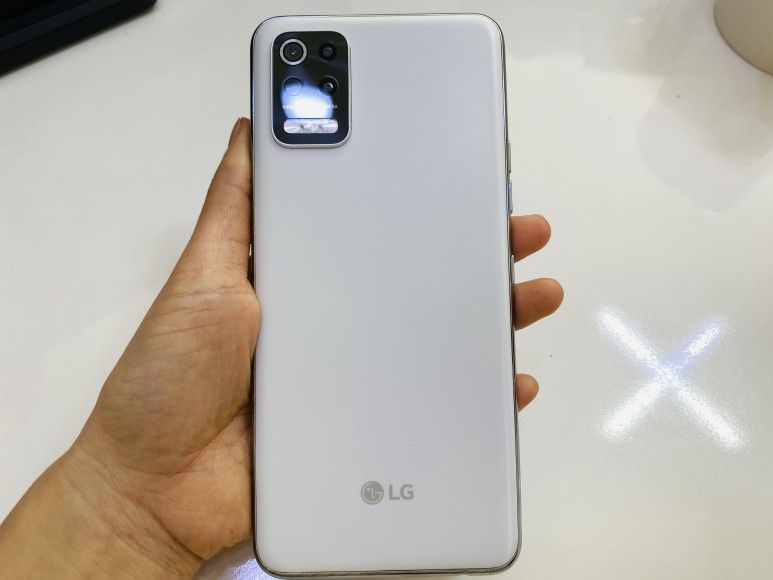 lg q52 trasera