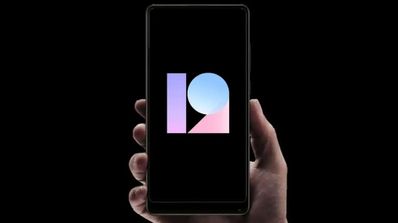 miui 12 en la mano