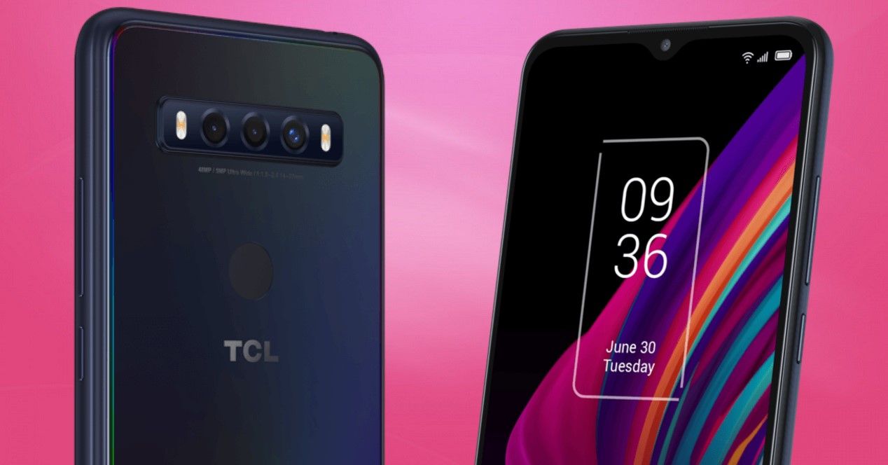 TCL 10 SE y fondo rosa