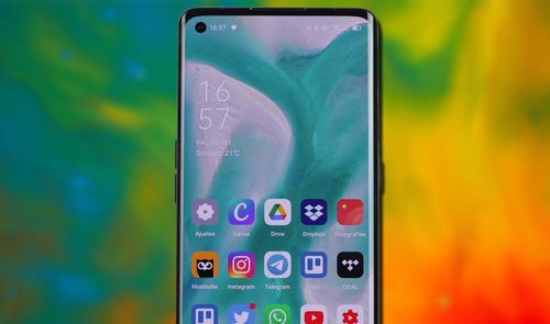 OPPO Reno4 Pro con fondo