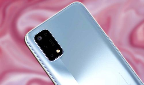 Trasera del realme 7 Pro con fondo