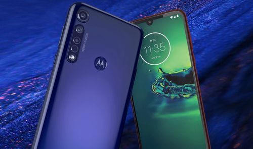 Moto G8 Plus fondo azul