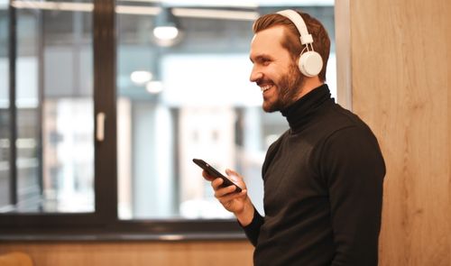 auriculares bluetooth y móvil