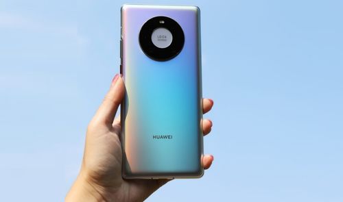 mate 40 en la mano
