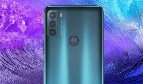 motorola g50 verde y fondo morado