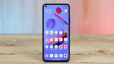 Xiaomi Mi 11 Lite en una mesa