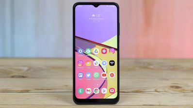 Samsung Galaxy A22 5G en una mesa