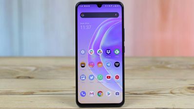 Teléfono VIVO V21 5G en una mesa