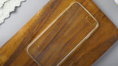 Funda transparente amarilla del móvil