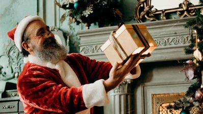 Papá Noel con regalo