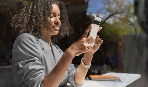 Google Pixel 6 Pro en mano