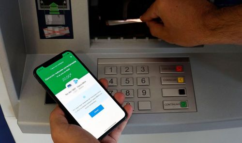 Sacar dinero cajero NFC