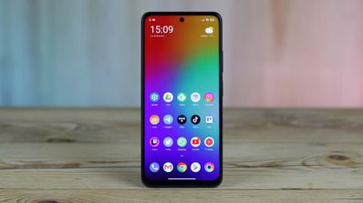 Teléfono Poco M4 Pro 5G encima de una mesa