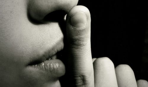 gesto de silencio