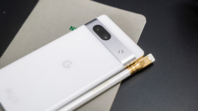 google pixel 7a con lapiz