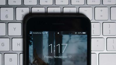 IPhone sobre teclado