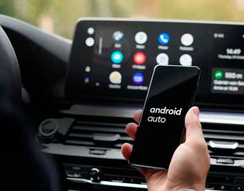 Este pequeño dispositivo permite tener Bluetooth en el coche a través del  smartphone y de forma económica